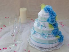 Třípatrový dort z osušek a ručníků Diana modrá