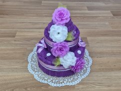 Dvoupatrový dort z ručníků a osušky Sandra fialová