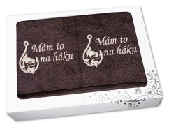 Dárková sada ručník + osuška pro rybáře Mám to na háku hnědá