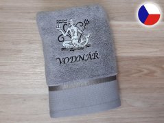 Luxusní dárkové balení ručníku Znamení Vodnář šedá/šedá