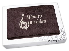 Dárkové balení osušky pro rybáře Mám to na háku hnědá