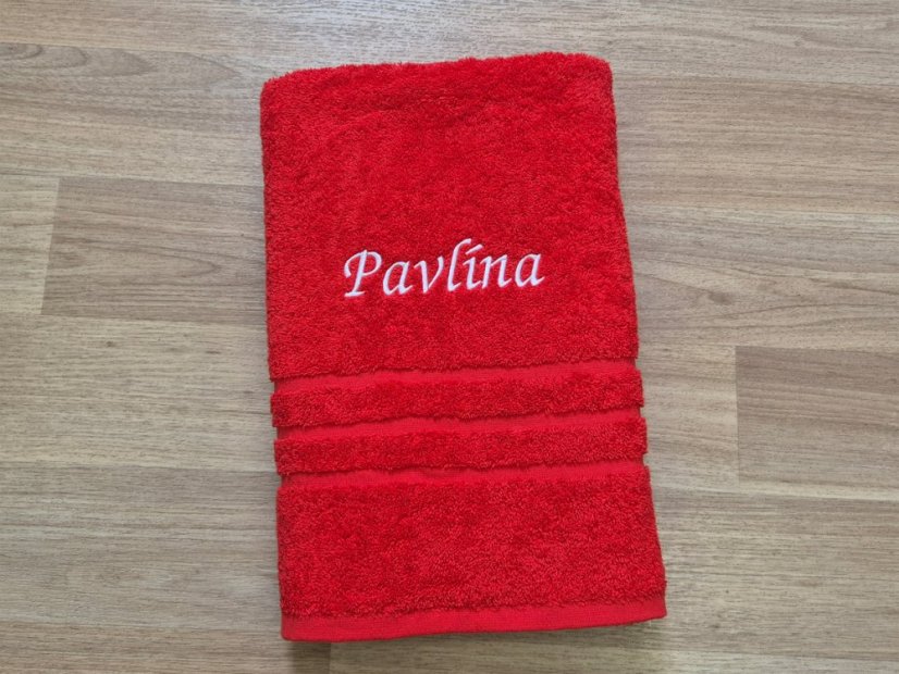 Osuška se jménem PAVLÍNA 70x140 červená