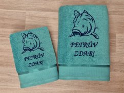 Dárková sada ručník + osuška pro rybáře Kapr + Petrův zdar petrolej