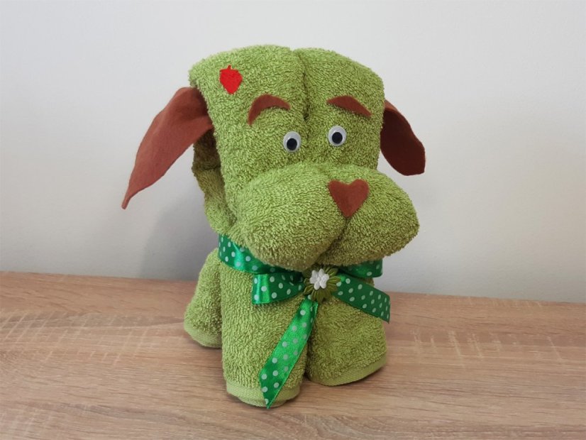 Dárkový pejsek z ručníku Alík zelený