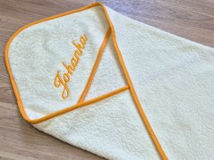 Dětská osuška s kapucí se jménem NA PŘÁNÍ 75x75 smetanová/tm. žlutá