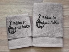 Luxusní osuška pro rybáře Mám to na háku šedá