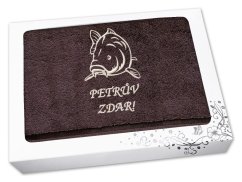 Dárkové balení ručníku pro rybáře Kapr + Petrův zdar hnědá