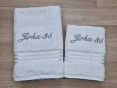 Komfortní osuška SE JMÉNEM 70x140 Linie bílá