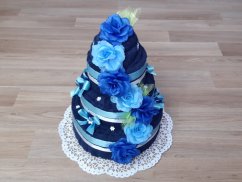 Třípatrový dort z ručníků a osušek Kasandra tmavě modrá