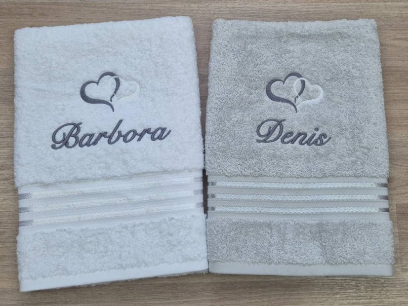 Dárková sada ručníků se jménem linie bílá/světle šedá Srdíčka