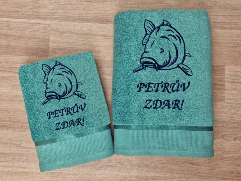 Dárková sada ručník + osuška pro rybáře Kapr + Petrův zdar petrolej