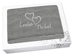 Dárkový ručník Propojená srdce se jmény šedý