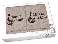 Dárková sada ručník + osuška pro rybáře Mám to na háku béžová