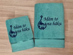 Dárková sada ručník + osuška pro rybáře Mám to na háku petrolej