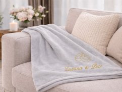 Svatební deka pro novomanžele se jmény Prstýnky světle šedá