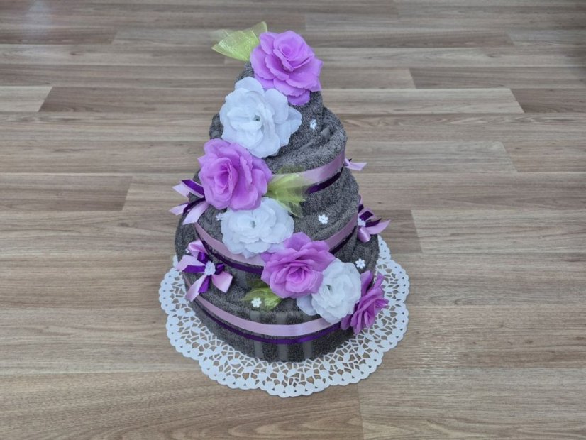 Třípatrový dort z ručníků a osušek Kasandra stříbrná