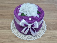 Malý dort z ručníku SAM fialový