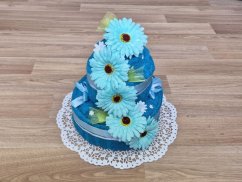 Dvoupatrový dort z ručníků a osušky Sandra azurově modrá