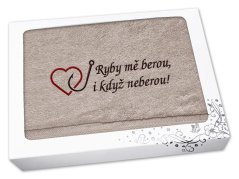 Dárkové balení ručníku pro rybáře Ryby mě berou... béžová