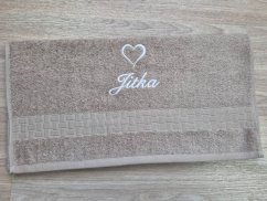 Ručník se jménem ratanika tmavě béžová 50x100 Srdce
