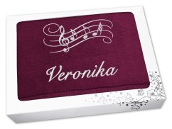Luxusní dárkové balení ručníku se jménem NA PŘÁNÍ borůvkový Noty