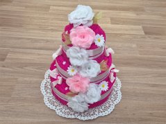 Třípatrový dort z ručníků a osušek Kasandra purpur