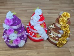 Třípatrový dort z ručníků a osušek Kasandra hnědá