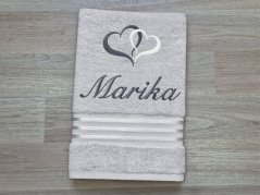Osuška se jménem linie světle šedá 70x140 Srdíčka