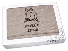 Dárkové balení ručníku pro rybáře Kapr + Petrův zdar béžová