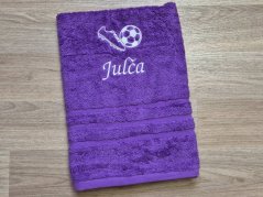 Osuška se jménem NA PŘÁNÍ fialová 70x140 Kopačka a míč
