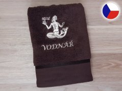 Luxusní dárkové balení ručníku Znamení Vodnář tmavě hnědá/hnědá