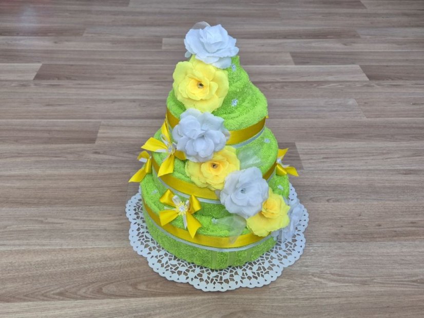 Třípatrový dort z ručníků a osušek Kasandra pistácie