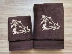 Dárkové balení ručníku pro myslivce Kanec hlava hnědá