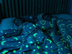 Dětská svítící deka mikroplyš SLEEP WELL 100x150 Hvězdy šedé 290g