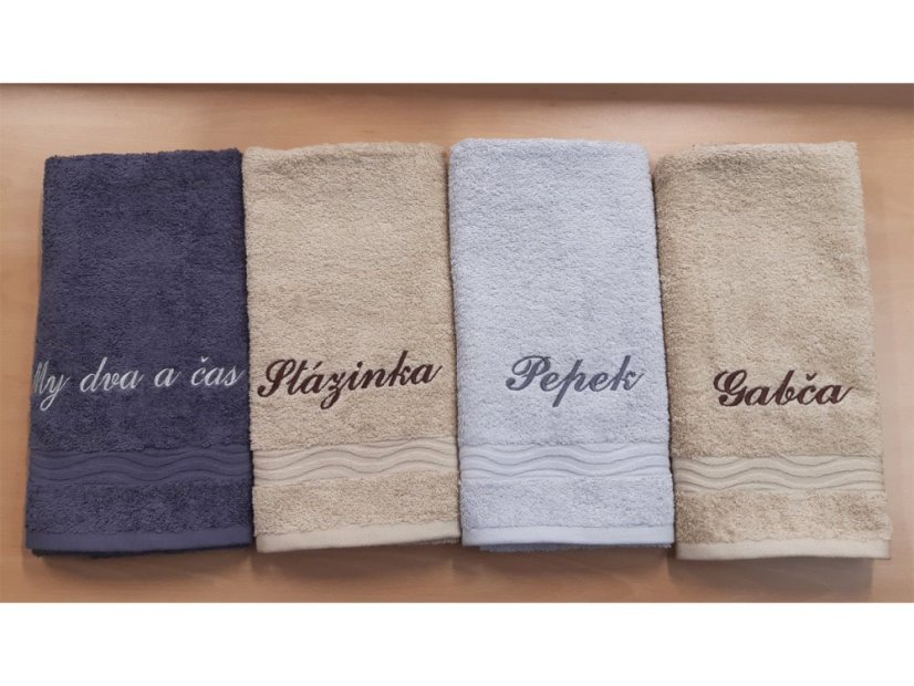 Ručník se jménem NA PŘÁNÍ 50x100 světle šedý