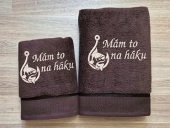 Luxusní ručník pro rybáře Mám to na háku hnědá