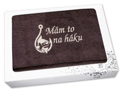 Dárkové balení ručníku pro rybáře Mám to na háku hnědá
