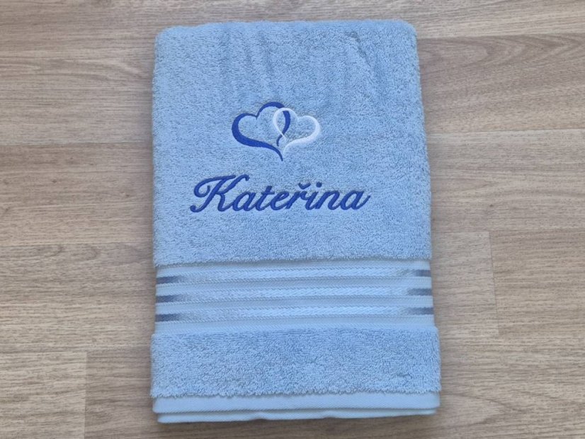 Dárkové balení ručníku se jménem linie světle modrá Srdíčka