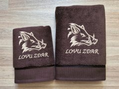 Dárková sada ručník + osuška pro myslivce Kanec + Lovu zdar hnědá
