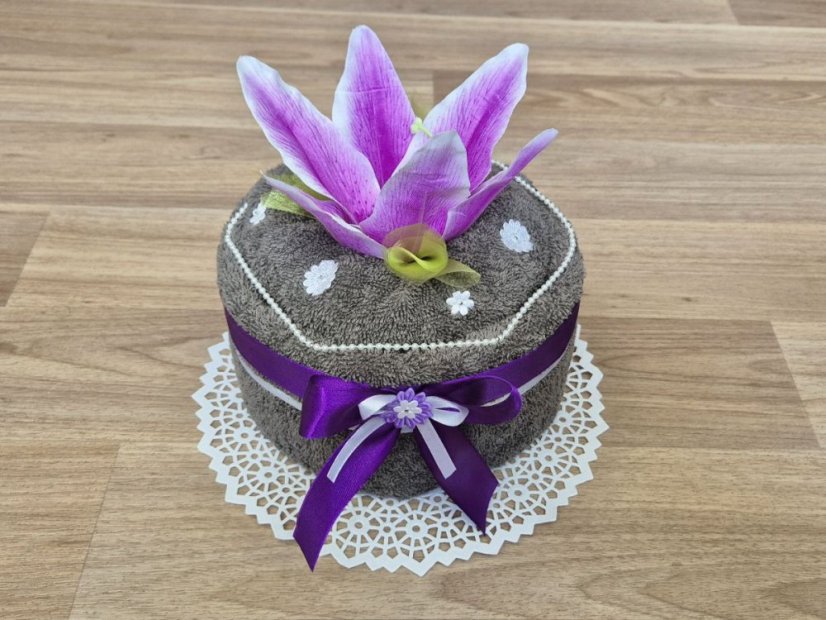 Malý dort z ručníku SAM stříbrná