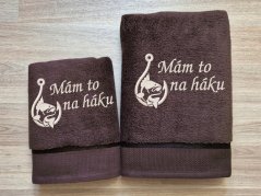 Luxusní ručník pro rybáře Mám to na háku hnědá
