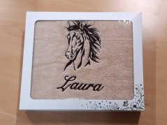 Dárkové balení osušky SE JMÉNEM NA PŘÁNÍ Kůň Apollo béžový